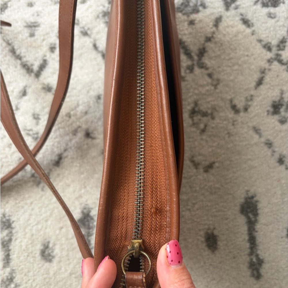 Vintage Coach Taylor 9944 Crossbody Bag | Genuine Leather | USA Made | Hang Tag - Picture 7 of 7